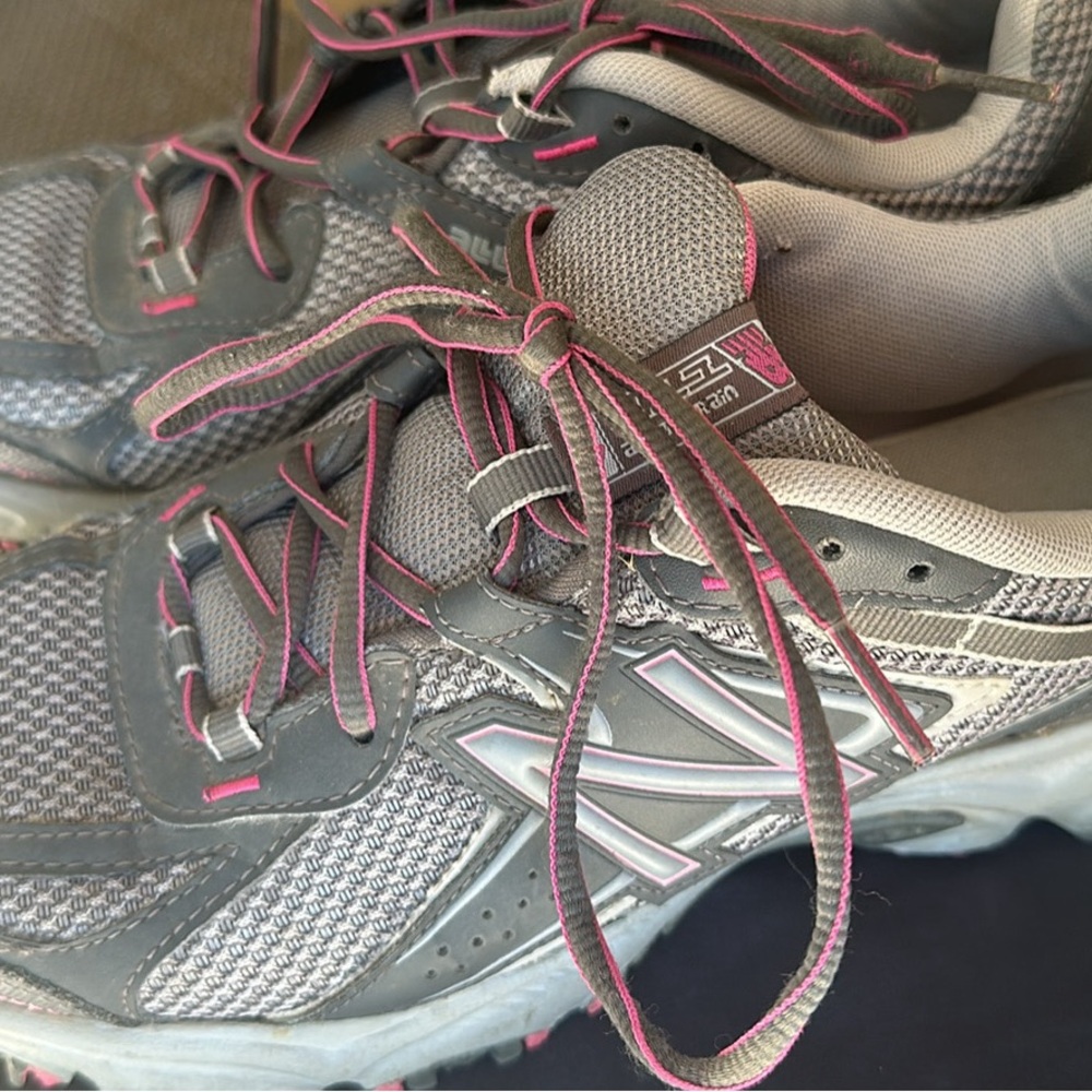 New balance 411 v2 all terrain women’s shoe size 10